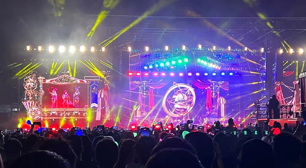 谈球吧LED冰屏和荧光棒系列产品“嗨爆”周杰伦悉尼演唱会！