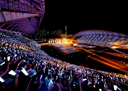 谈球吧LED透明屏助力张韶涵泉州演唱会震撼开唱