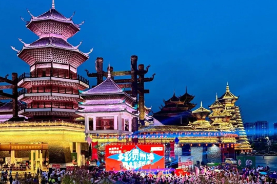 嗨翻国庆！谈球吧大屏闪耀多彩贵州城，点燃满山跑音乐生活节！