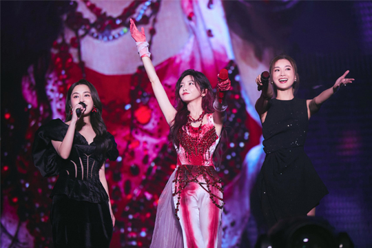 拾光启航！谈球吧LED屏助力于文文深圳演唱会打造极致光影盛宴！